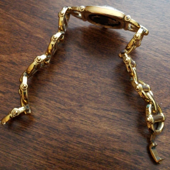 Gucci Gold Plated Authenticated Wrist Watch - Picture 5 of 8